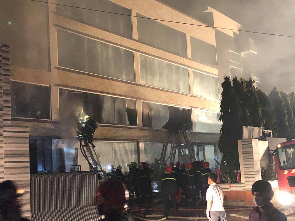 Cháy lớn tại kho bánh ABC ở Sài Gòn - Hình 2
