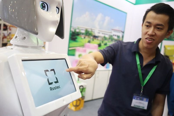 “Cô gái” robot ra mắt trong hội chợ Expo 2018 - Hình 3