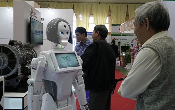 “Cô gái” robot ra mắt trong hội chợ Expo 2018 - Hình 1