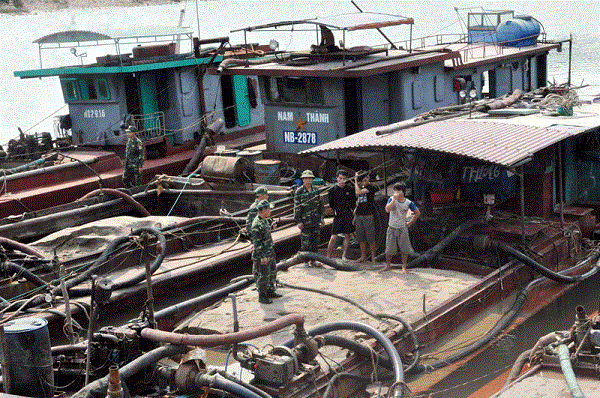 Quảng Ninh: Bắt giữ 5 tàu hút cát trái phép, thu giữ nhiều phương tiện