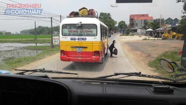 Thanh Hoá: Nghịch cảnh xe buýt giả tung hoành, chèn ép khiến xe buýt thật khốn đốn! - Hình 4