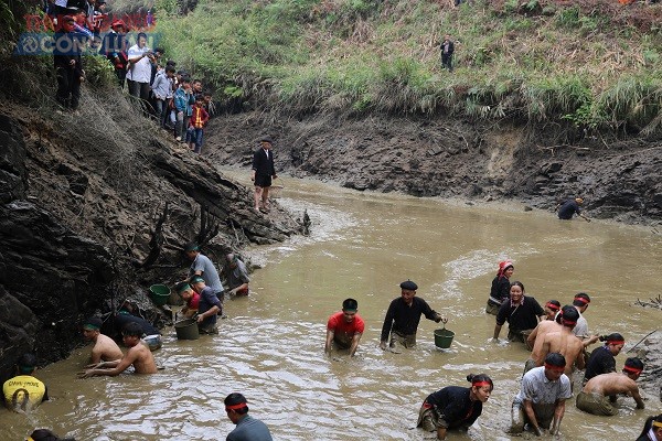 Hà Giang: Đặc sắc lễ hội bắt cá của người Dao - Hình 4