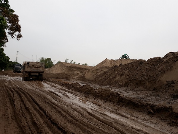 Hưng Yên: Công bố kết quả kiểm tra bãi tập kết cát ''khủng'' tại xã Liên Nghĩa - Hình 1