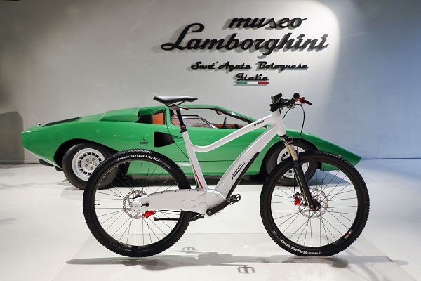 Mãn nhãn với xe đạp điện của Lamborghini - Hình 1
