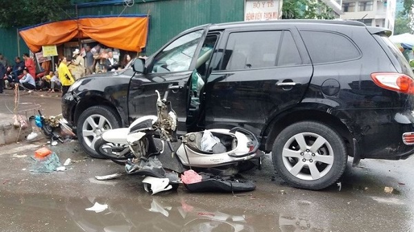 Hà Nội: Xe 'điên' gây tai nạn liên hoàn, một phụ nữ đã tử vong