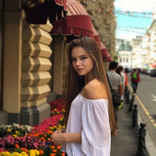 Lộ diện nhan sắc đẹp tựa như “búp bê barbie” của Tân Hoa hậu Nga 2018 - Hình 3