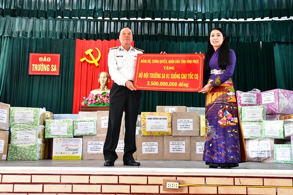 Đoàn công tác Trường Sa số 04: Hoàn thành chuyến thăm tặng quà Trường Sa