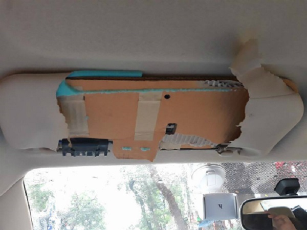 Tấm che nắng xe Toyota làm từ bìa carton?