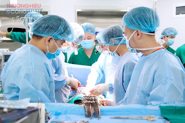 Bệnh viện Đa Khoa tỉnh Phú Thọ: Chú trọng nhân lực “vừa hồng, vừa chuyên” - Hình 3