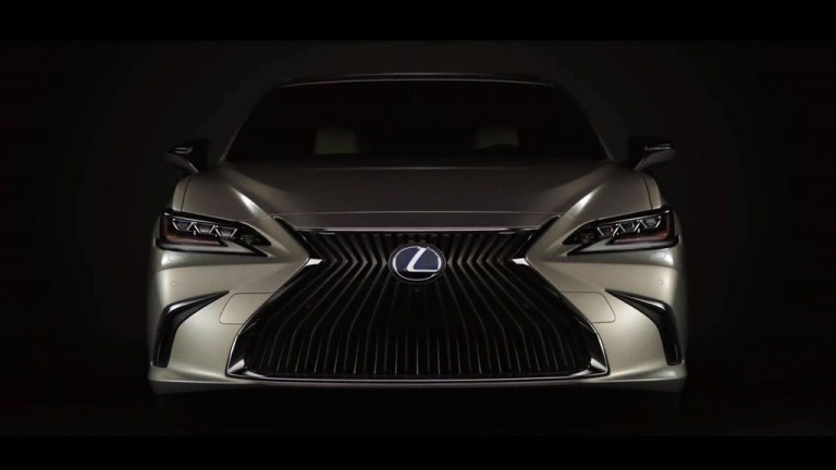 Lexus ES 2019 rò rỉ hình ảnh đầu tiên... - Hình 2
