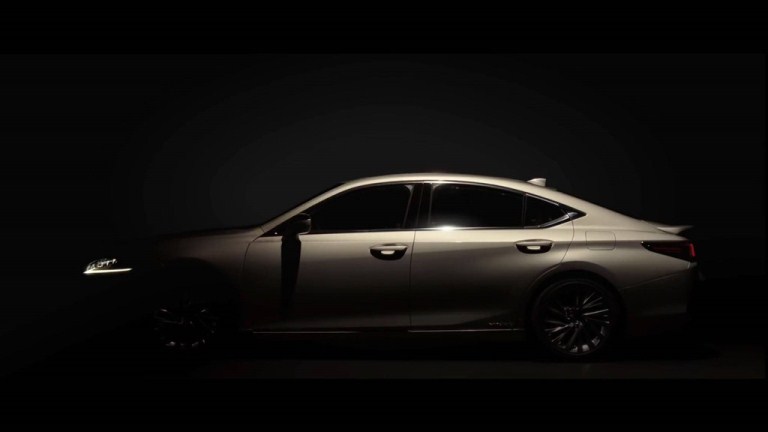 Lexus ES 2019 rò rỉ hình ảnh đầu tiên... - Hình 3
