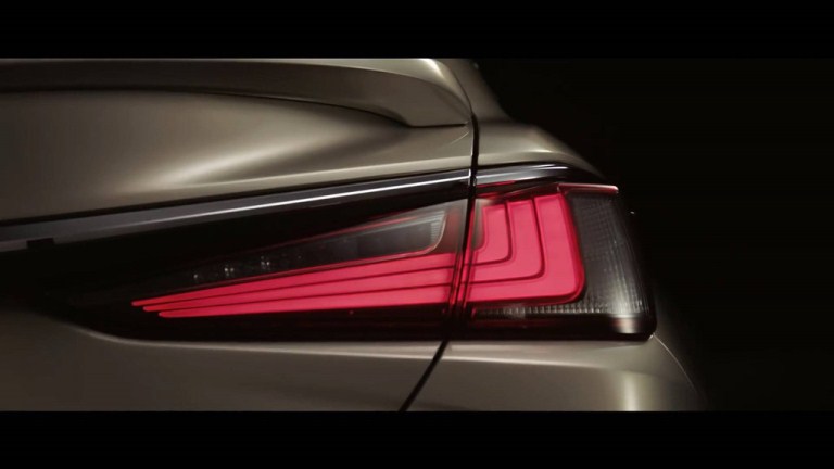 Lexus ES 2019 rò rỉ hình ảnh đầu tiên... - Hình 6