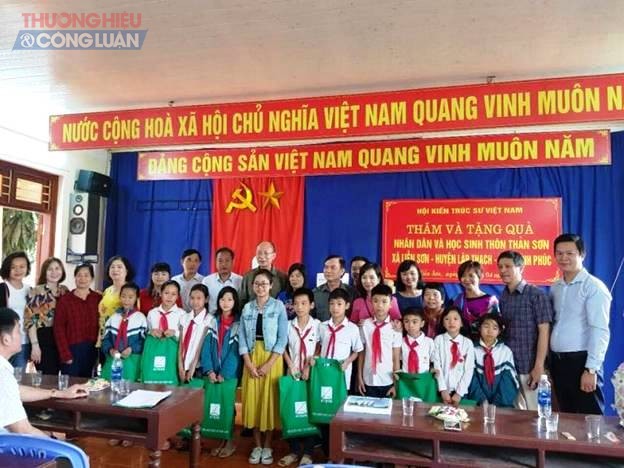 Hội Kiến trúc sư Việt Nam thăm và tặng quà tại tỉnh Vĩnh Phúc - Hình 1