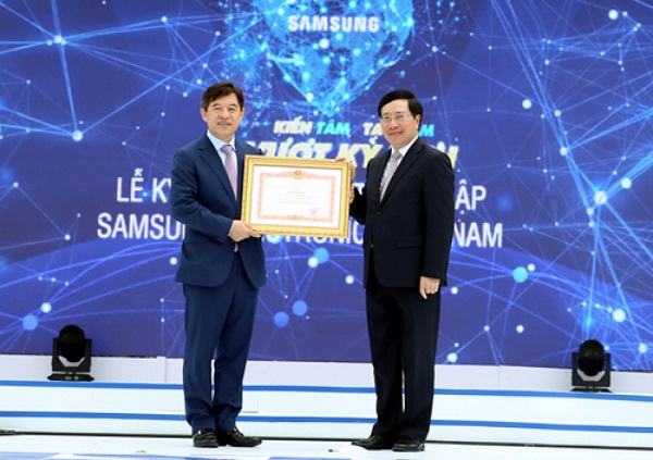 Phó Thủ tướng Phạm Bình Minh dự lễ kỷ niệm 10 năm thành lập Công ty TNHH Samsung Electronics VN