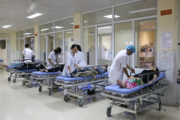 Quảng Ninh: Cấp cứu 12 du khách nước ngoài nghi ngộ độc thực phẩm