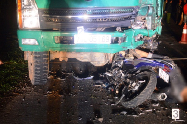 Quảng Trị: Đấu đầu xe tải bốn học sinh tử vong thương tâm