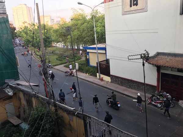 Sài Gòn: Hai mhóm thanh niên gần 40 người hỗn chiến - Hình 2