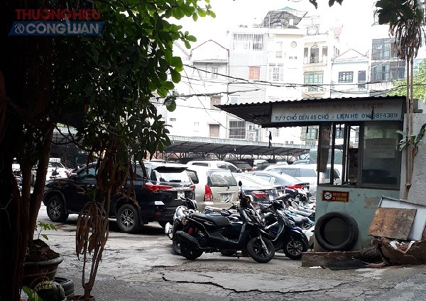 Phường Kim Mã (Ba Đình): Chính quyền quyết liệt, bãi xe không phép vẫn vô tư hoạt động - Hình 1