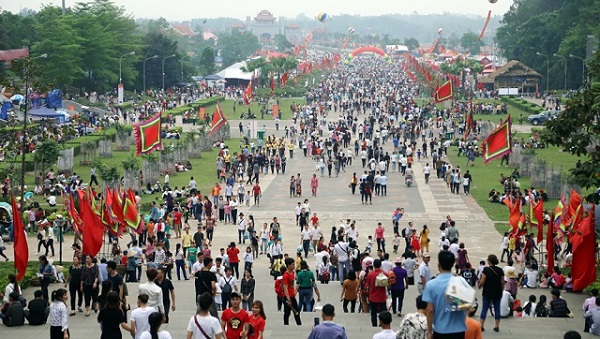 Phú Thọ: Hai ngày khai hội Đền Hùng đón 1,5 triệu lượt du khách - Hình 1