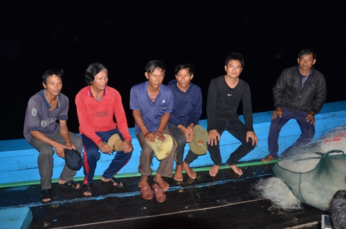 Ngư dân thoát nạn khi tàu bị đâm chìm trên biển khơi