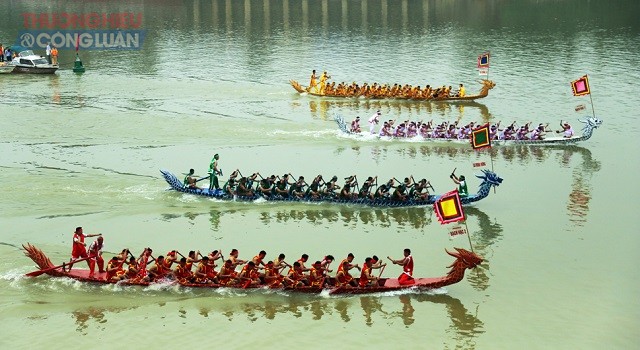 Lễ hội Đền Hùng năm 2018: Gần 200 tay chèo đua tài bơi chải truyền thống trên sông Lô - Hình 1