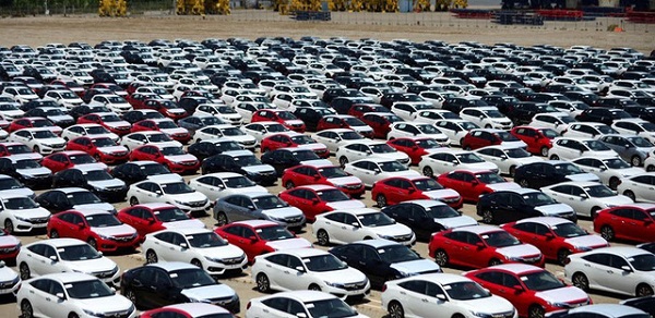 Ôtô nhập khẩu giảm, giá tăng hơn 180 triệu đồng - Hình 1