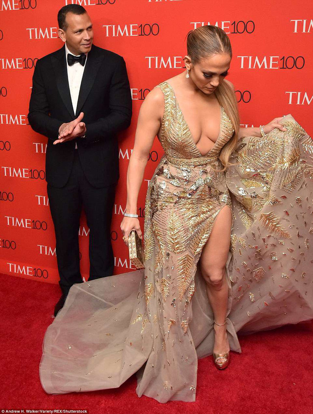 Jennifer Lopez đẹp hút hồn ở tuổi 48 - Hình 9