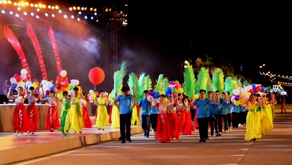 Carnaval Hạ Long 2018: Bắn pháo hoa tầm cao tại lễ hội - Hình 1