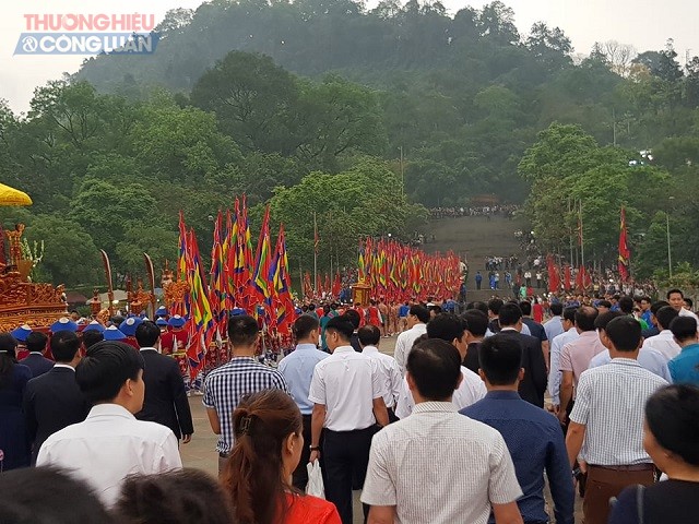 Thủ tướng Nguyễn Xuân Phúc dâng hương tưởng niệm các vua Hùng - Hình 4