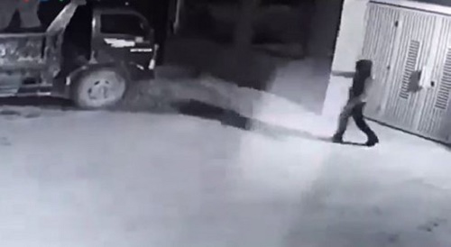 Thanh Hóa: Truy tìm đối tượng bịt mặt, cầm súng nã đạn vào nhà dân