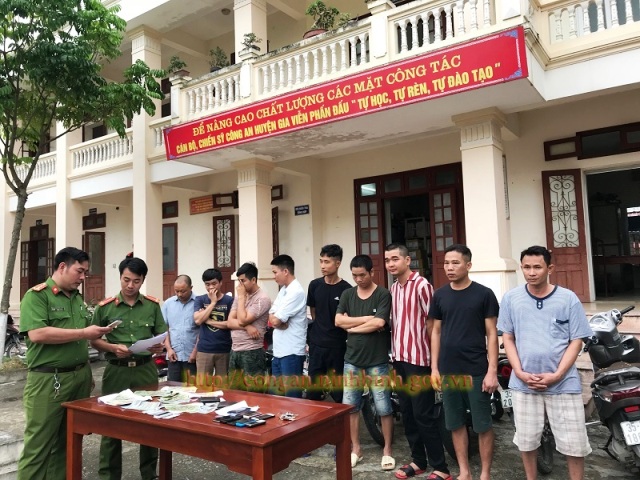 Ninh Bình: Bắt giữ ổ nhóm đánh bạc dưới hình thức 3 cây