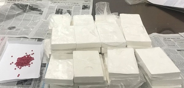Hà Nội: Bắt giữ hai đối tượng vận chuyển 39 bánh heroin - Hình 2