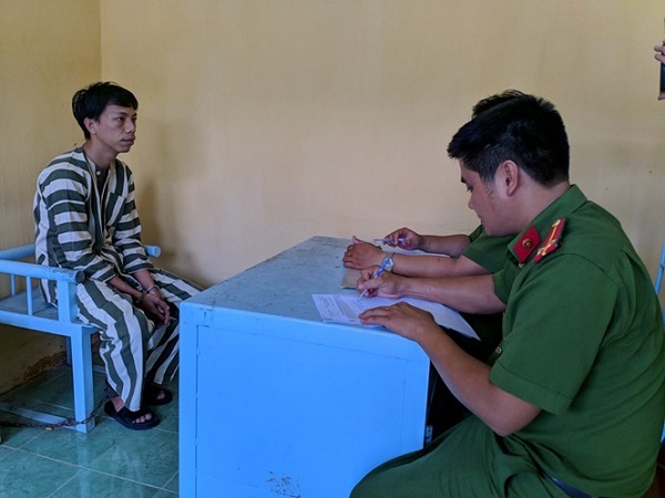 Cử nhân kinh tế vào công ty cũ trộm 4 laptop mang đi cầm cố