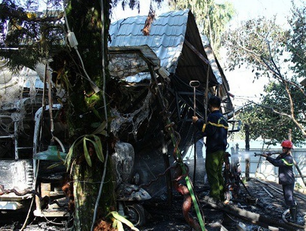 Cháy quán cà phê tại Đà Lạt, hàng chục xe cổ bị thiêu rụi - Hình 2