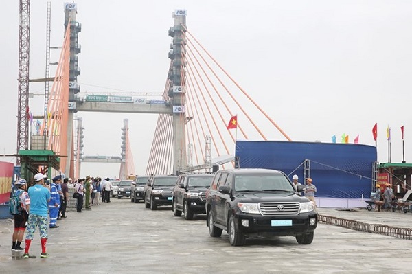 Hợp long cầu Bạch Đằng rút ngắn khoảng cách từ Hà Nội xuống Quảng Ninh chỉ còn 130 km - Hình 2