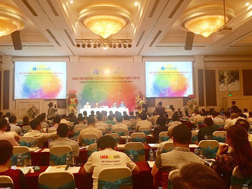 ĐHĐCĐ Hòa Bình Corp: Lợi nhuận tăng nhưng cổ đông vẫn lo lắng - Hình 1