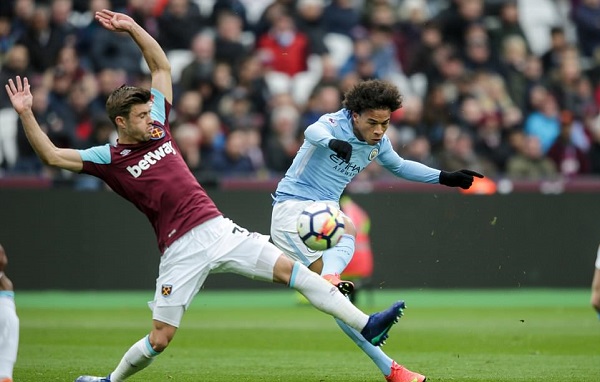 Thắng dễ West Ham, Man City áp sát kỷ lục của Chelsea