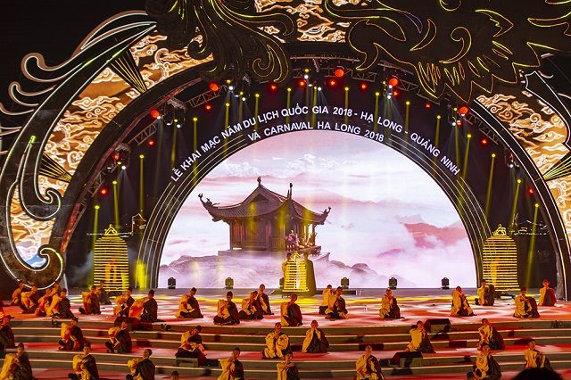 Quảng Ninh: Du khách mãn nhãn với các tiết mục biểu diễn tại Carnaval Hạ Long 2018 - Hình 4