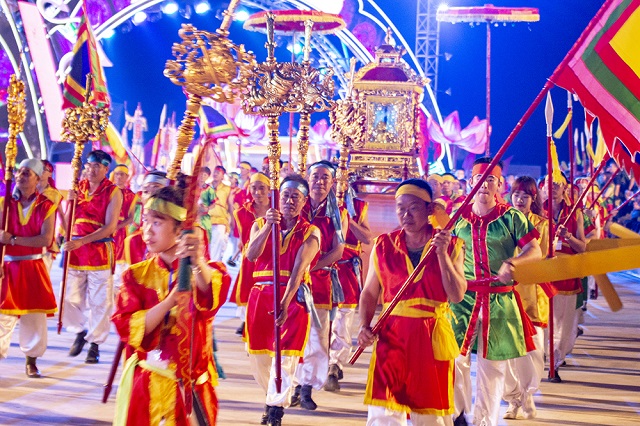 Quảng Ninh: Du khách mãn nhãn với các tiết mục biểu diễn tại Carnaval Hạ Long 2018 - Hình 7
