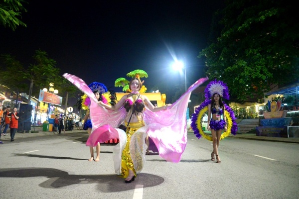 Khán giả ngỡ ngàng bởi sự quy mô buổi diễu hành Carnaval Hạ Long - Hình 6