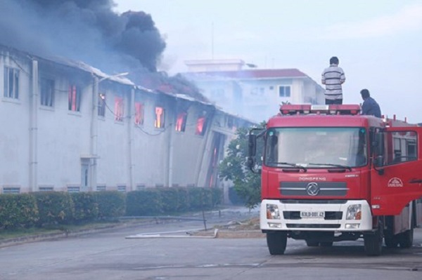 Vụ cháy ở Khu công nghiệp Long Giang: Bên trong chứa 1.500 tấn bông, sợi - Hình 1