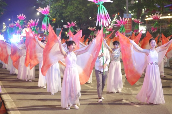 Khán giả ngỡ ngàng bởi sự quy mô buổi diễu hành Carnaval Hạ Long - Hình 5