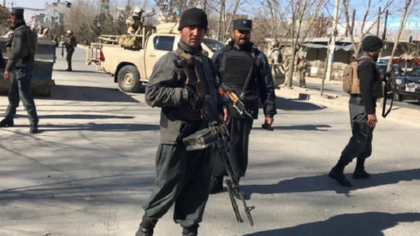 Tấn công đẫm máu ở Afghanistan, 30 cảnh sát thiệt mạng - Hình 1