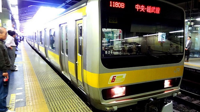 Người đàn ông Trung Quốc đẩy cụ già Nhật Bản vào đoàn tàu