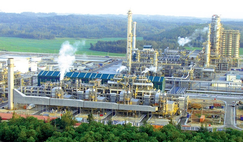 Nhà máy Lọc hóa dầu Nghi Sơn xuất xưởng thành công sản phẩm xăng RON 92 - Hình 1