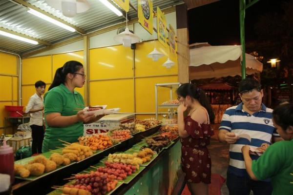 Ăn, chơi, mua sắm đã đời tại lễ hội ẩm thực ở trung tâm Đà Nẵng mùa pháo hoa - Hình 3