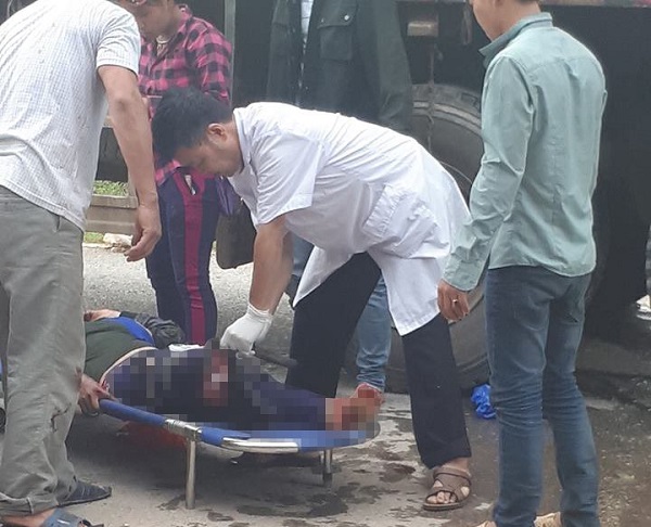 Điện Biên: Kinh hoàng xe tải nghiến nát bàn chân người điều khiển xe máy