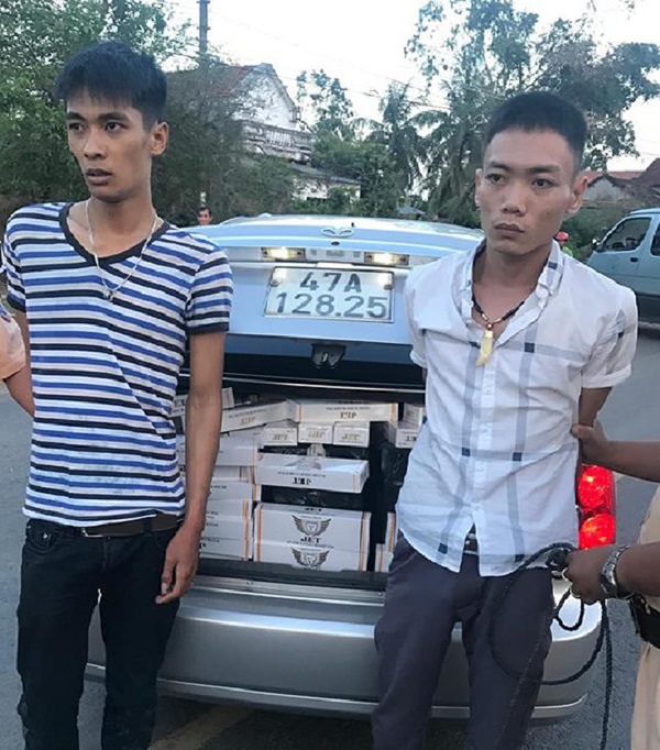 Bình Định: Bắt giữ 2 đối tượng vận chuyển hơn 10.500 gói thuốc lá lậu
