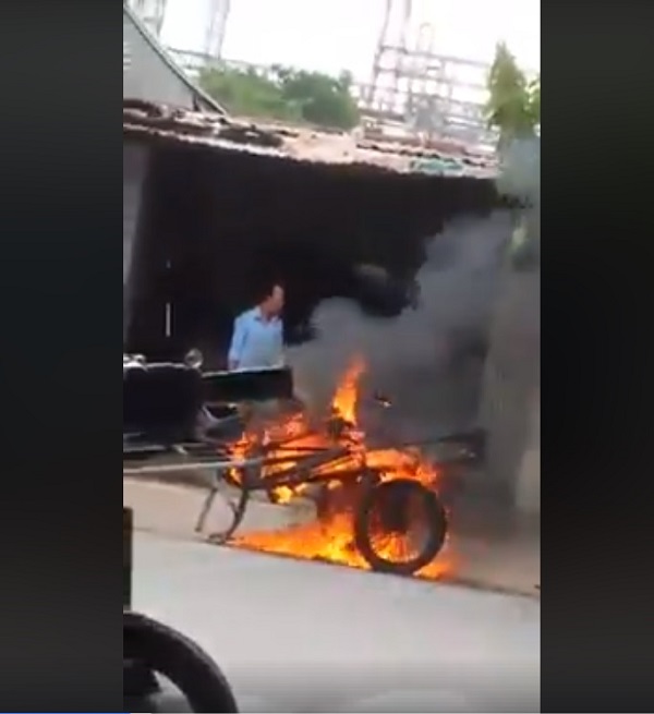 Vụ đốt xe ba gác tại Cà Mau: Chủ nhà đã xin lỗi, bồi thường - Hình 2