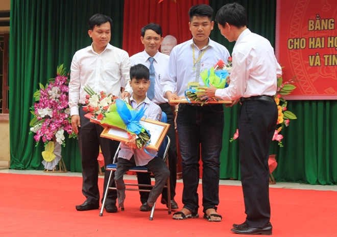 Thanh Hóa: Tặng bằng khen cho các học sinh dũng cảm, nhân ái